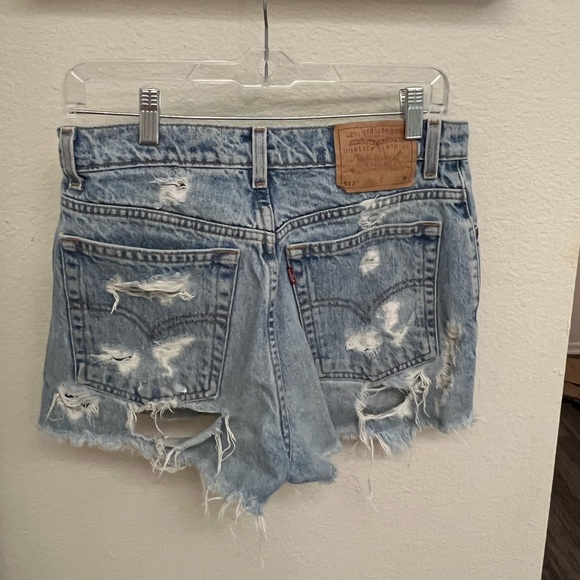 Vintage Levi’s shorts - Picture 2 of 2